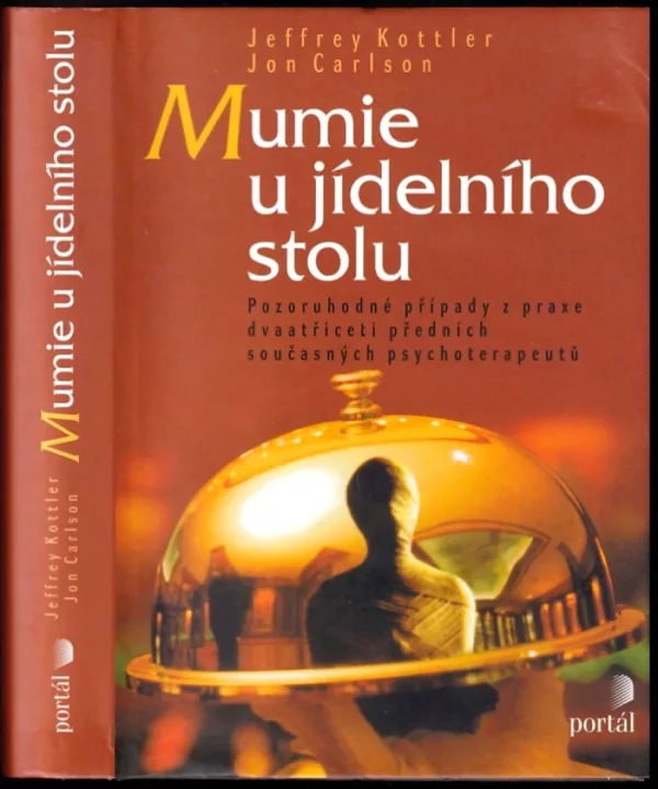 Mumie u jídelního stolu