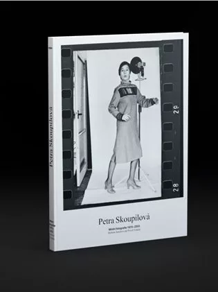 PETRA SKOUPILOVÁ: MÓDNÍ FOTOGRAFIE 1975 – 2003