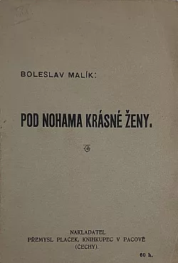 Pod nohama krásné ženy