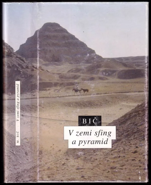 V zemi sfing a pyramid