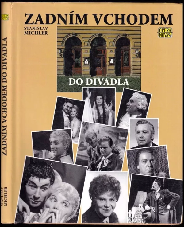 Zadním vchodem do divadla