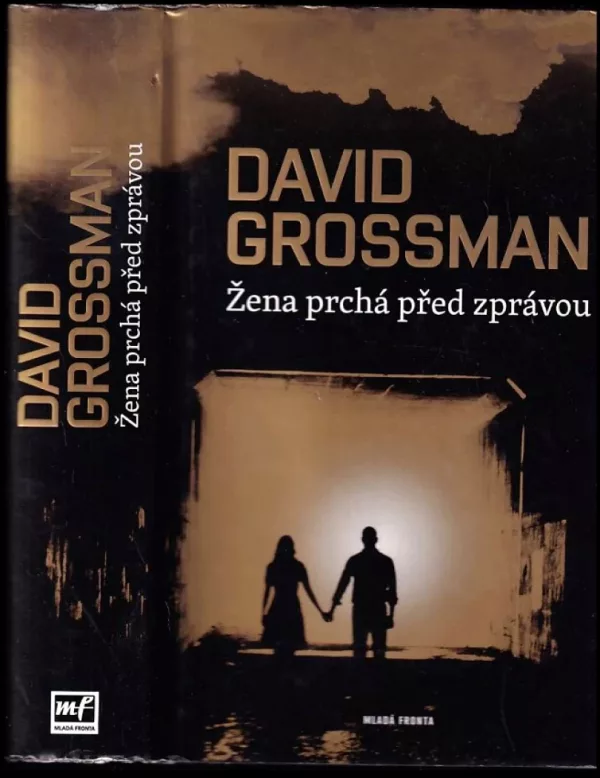 Žena prchá před zprávou