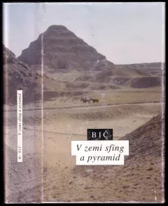 V zemi sfing a pyramid